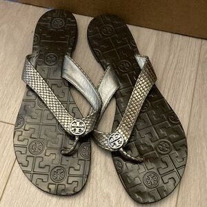 Tory Burch Metallic Silver Thong Flip Flop Leather Sandals 9.5